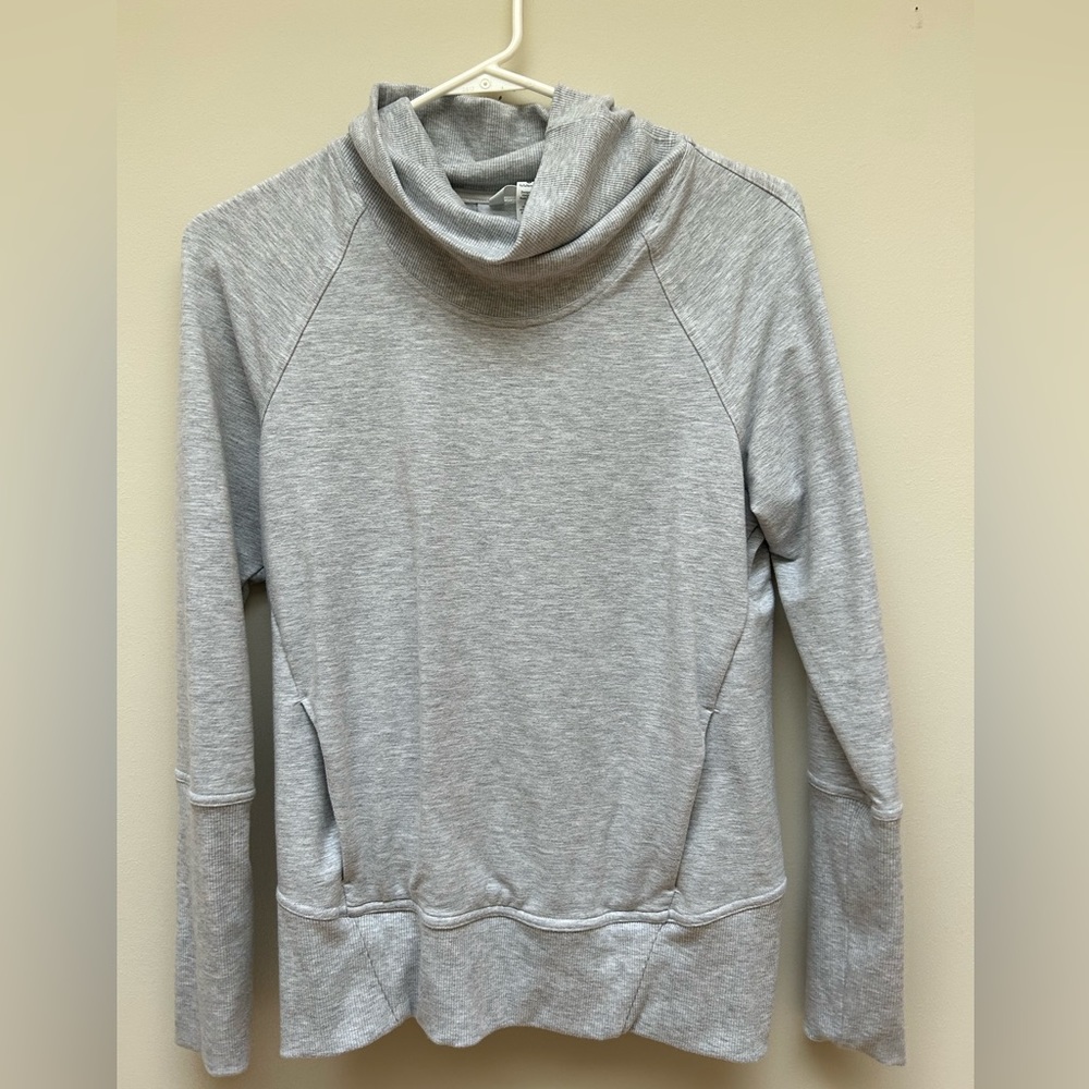 lululemon turtleneck light grey with pockets